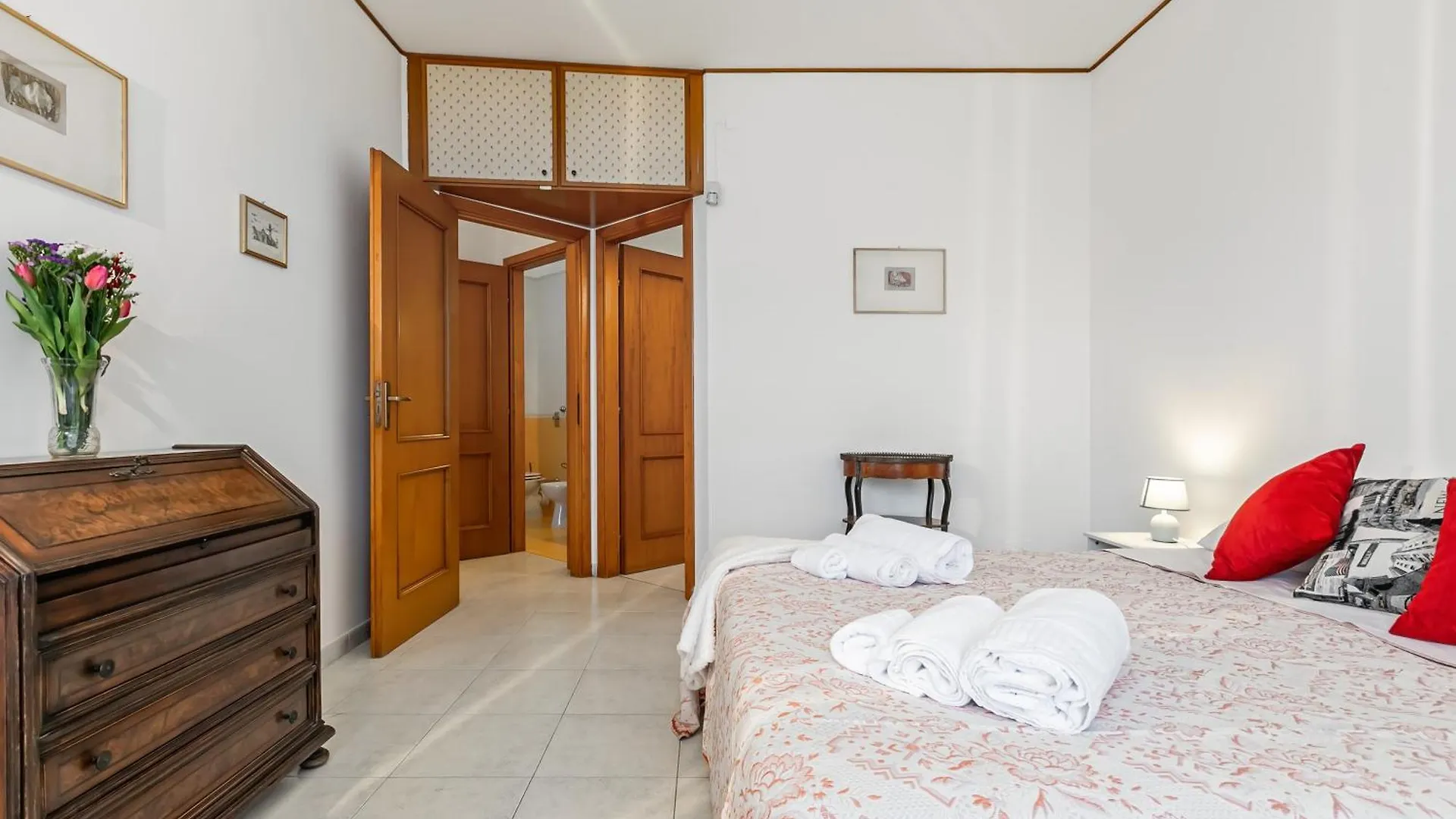 Apartment Palazzo Reale & Piazza Indipendenza Roomy Flat Palermo