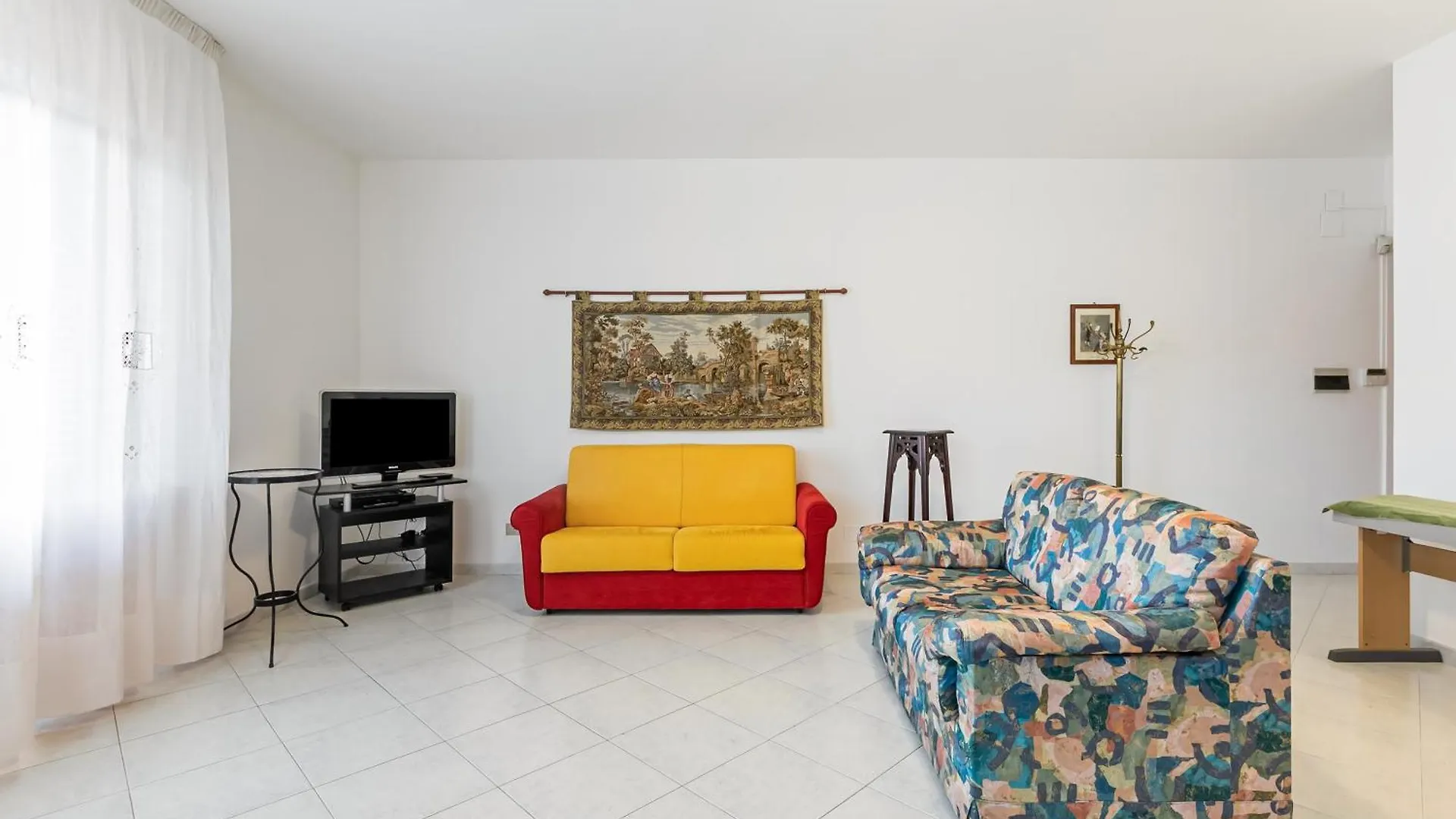 Apartment Palazzo Reale & Piazza Indipendenza Roomy Flat Palermo Italy