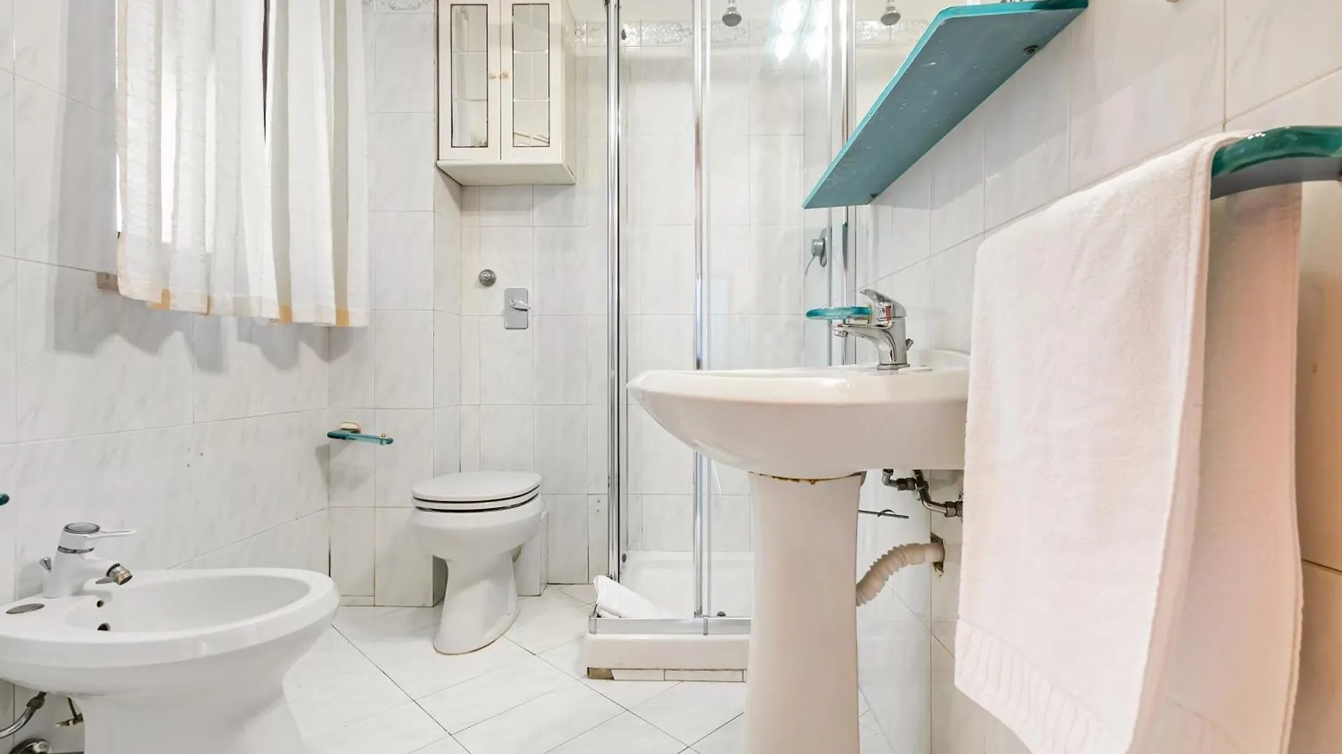 Palazzo Reale & Piazza Indipendenza Roomy Flat Palermo Apartment