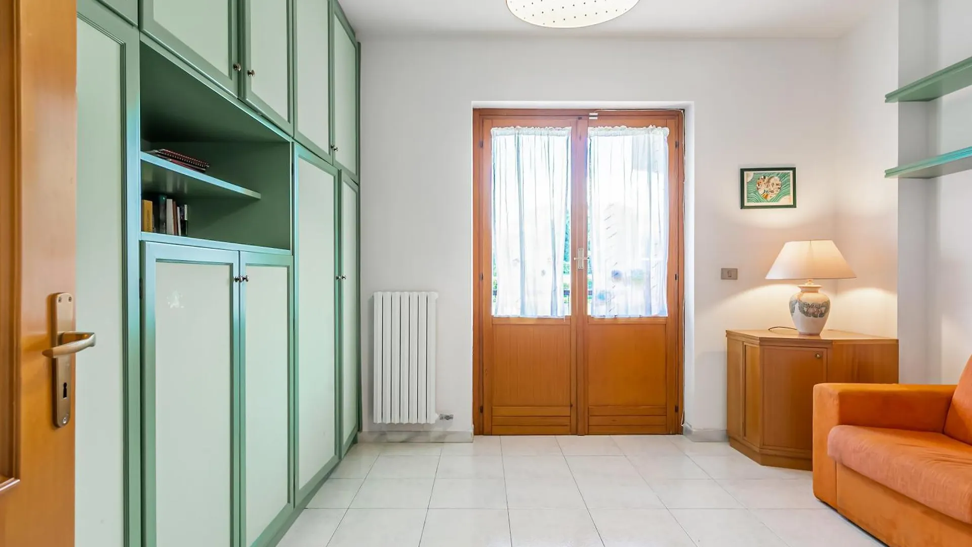 Palazzo Reale & Piazza Indipendenza Roomy Flat Palermo Apartment