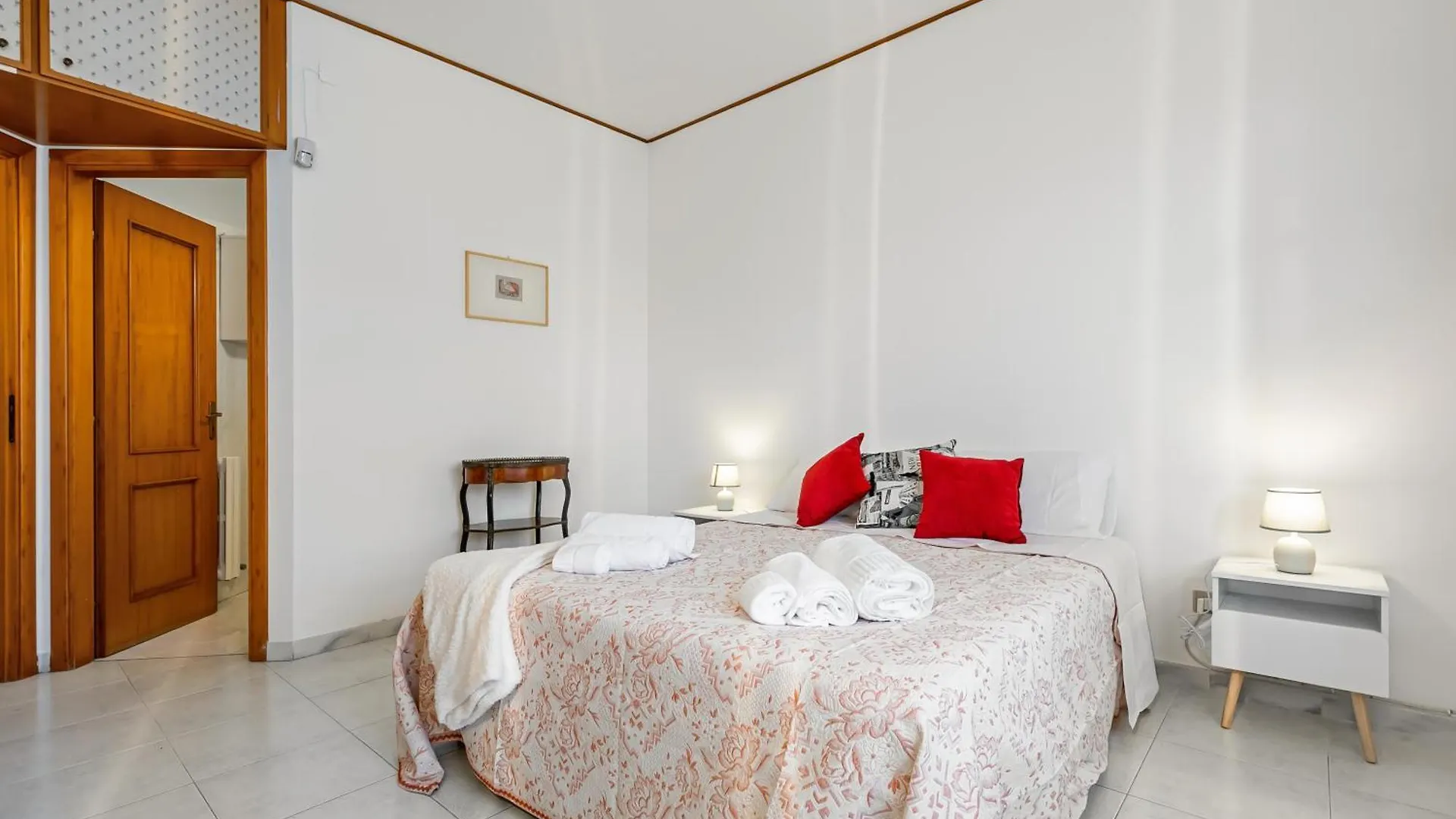 Apartment Palazzo Reale & Piazza Indipendenza Roomy Flat Palermo