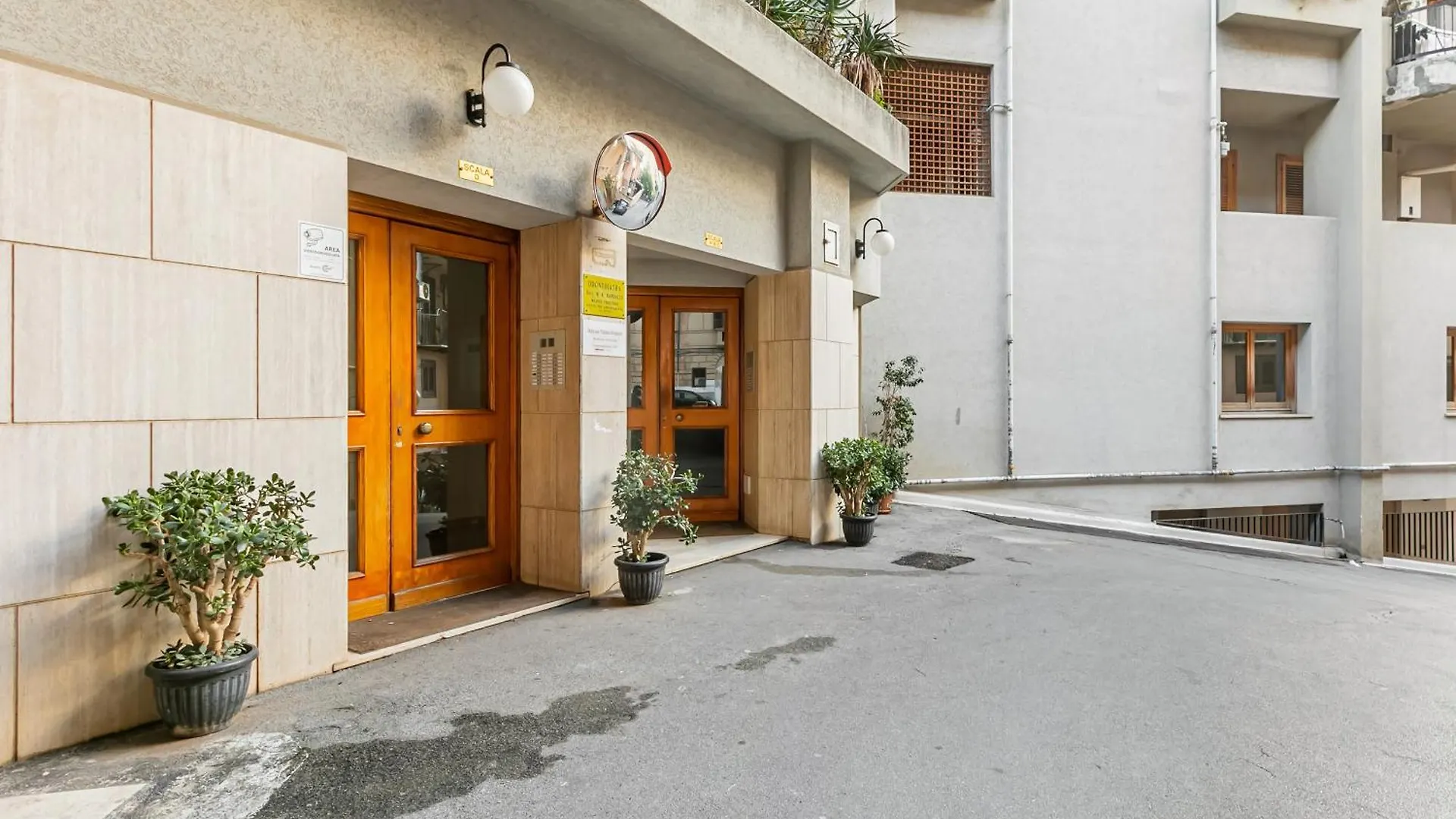 Palazzo Reale & Piazza Indipendenza Roomy Flat Palermo 0*,  Italy