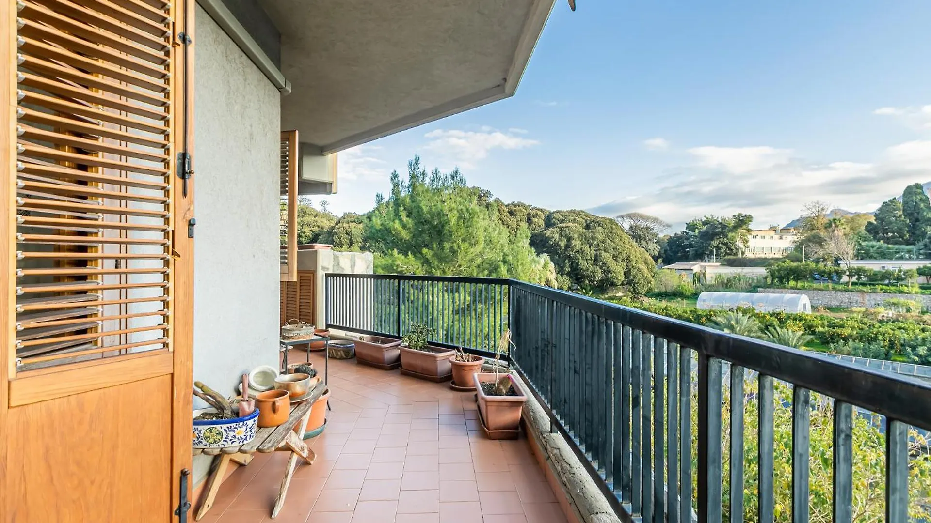 Palazzo Reale & Piazza Indipendenza Roomy Flat location